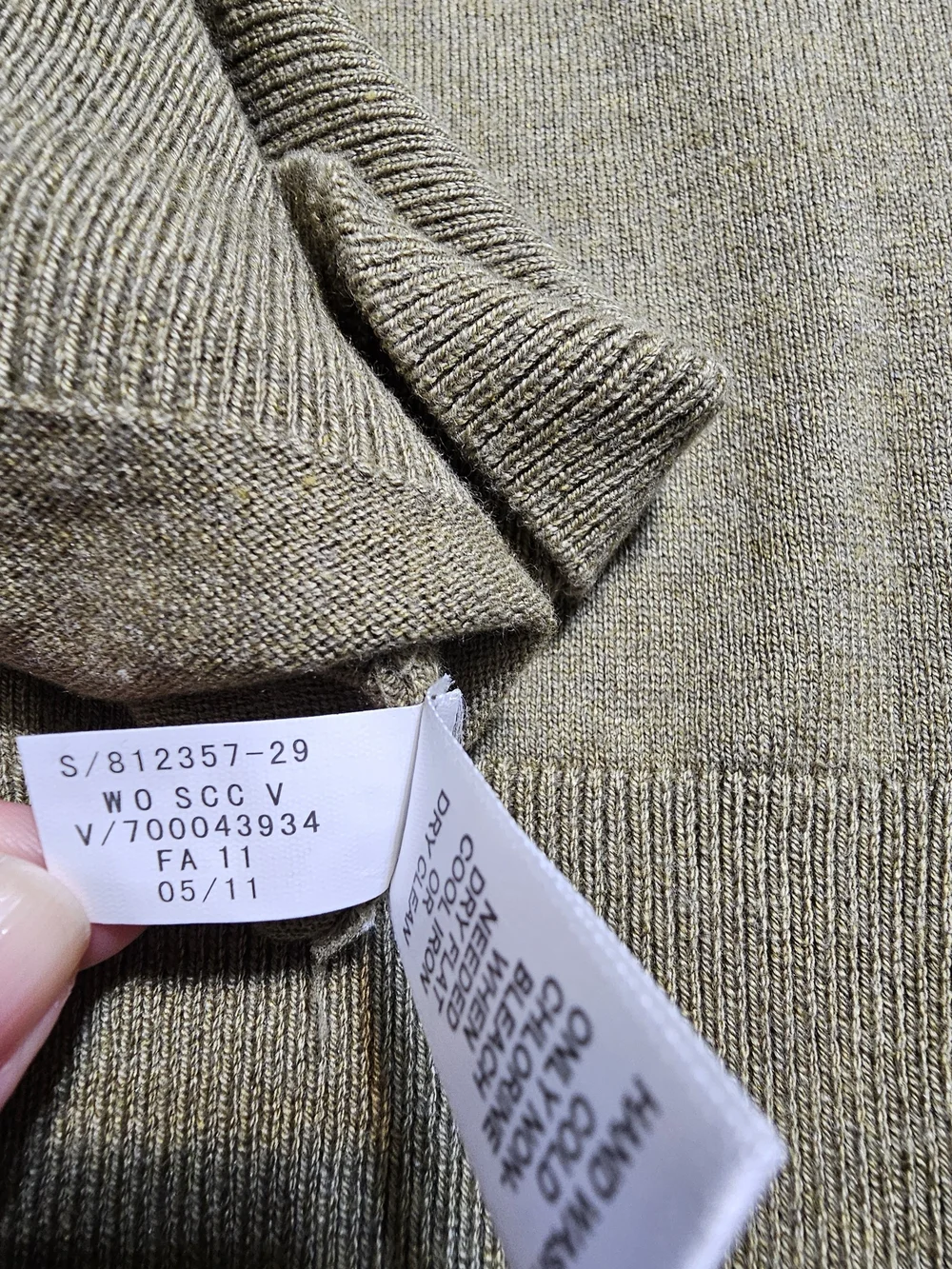 Banana Republic Luxury Blend Sweater Mens M Silk Cashmere V Neck Olive Preppy